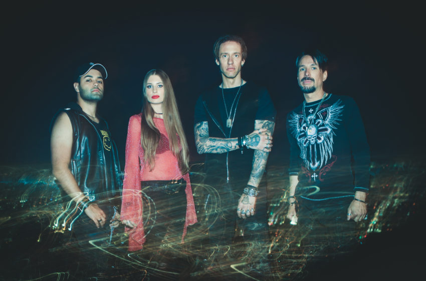  Desde Las Vegas | Escucha ‘Icarus’: el disco debut de Velvet Chains